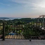 Family Friendly House With A Swimming Pool Banjol, Rab - 23127 Case de vacanță